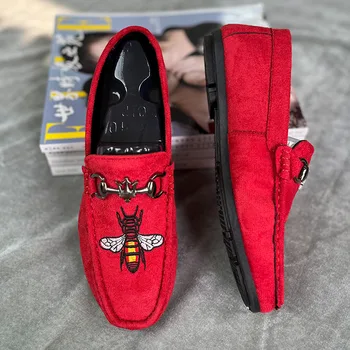 2023 Нов Мъжки Дизайнерски обувки Червен цвят с бродерия, Дишащи и Удобни Лоферы за мъже, Ежедневни обувки, без закопчалка с ниско деколте, Мъжки мокасини