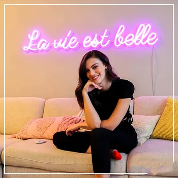Неонова реклама La Vie Est Belle, led лампа life is beautiful, неонова реклама с френски израз за домашен декор